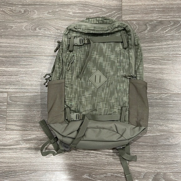 Dakine mission backpack. NWOT - Picture 2 of 9